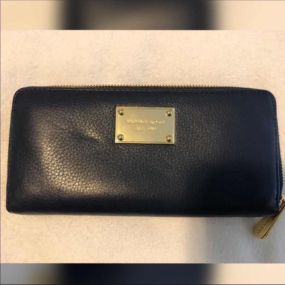 PRICE DROP TODAY ONLY Michael Kors Wallet